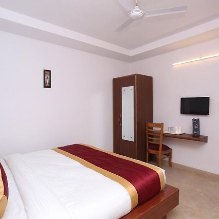 Capital O 12807 Amaira Hotel And Banquets Noida Ngoại thất bức ảnh