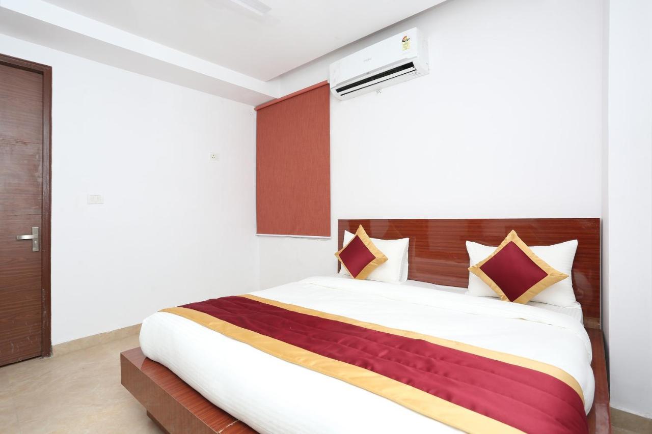 Capital O 12807 Amaira Hotel And Banquets Noida Ngoại thất bức ảnh