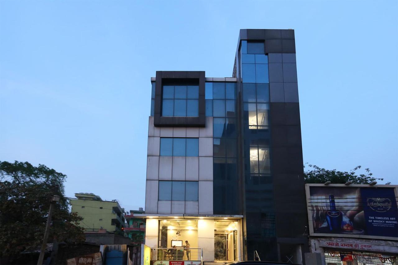 Capital O 12807 Amaira Hotel And Banquets Noida Ngoại thất bức ảnh