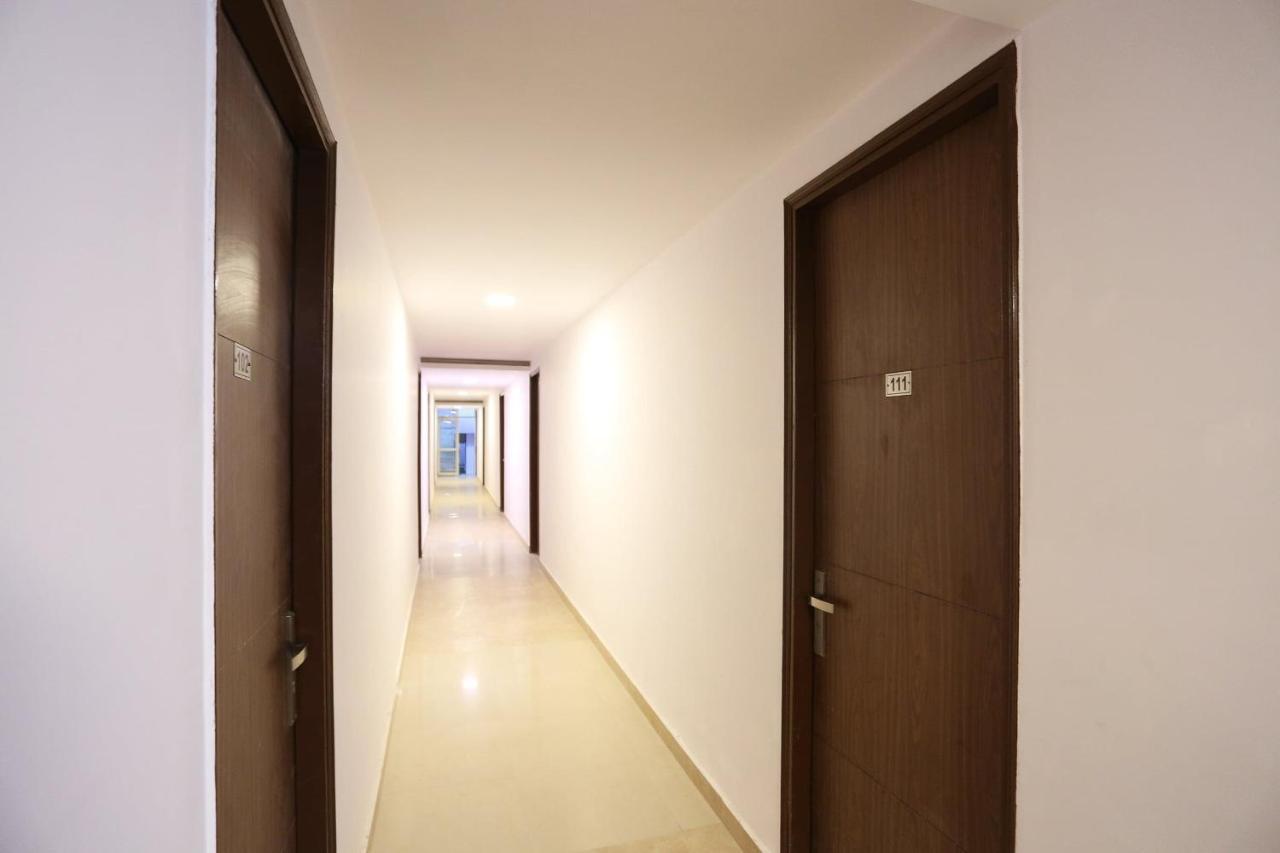 Capital O 12807 Amaira Hotel And Banquets Noida Ngoại thất bức ảnh