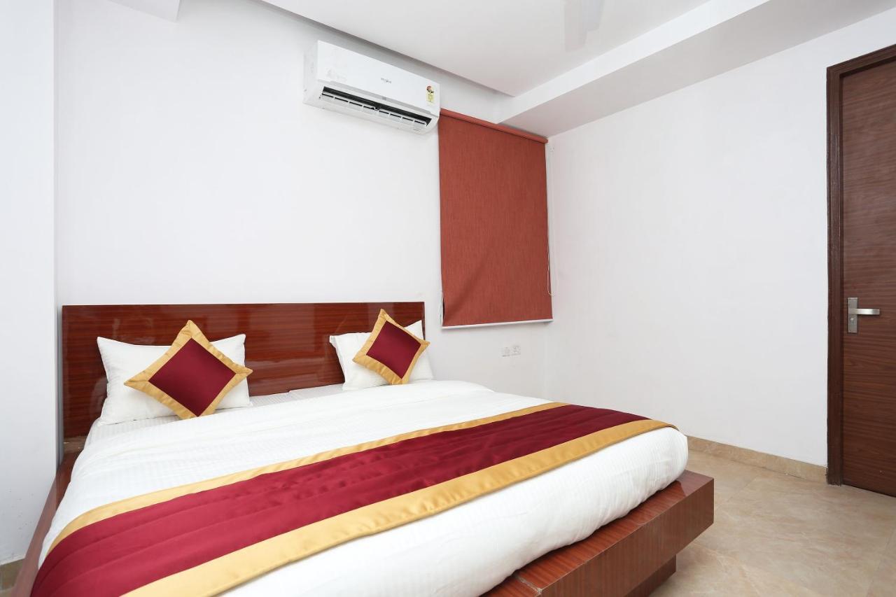 Capital O 12807 Amaira Hotel And Banquets Noida Ngoại thất bức ảnh