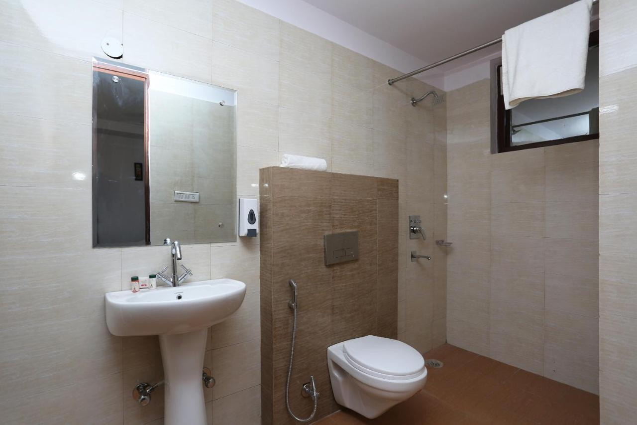 Capital O 12807 Amaira Hotel And Banquets Noida Ngoại thất bức ảnh