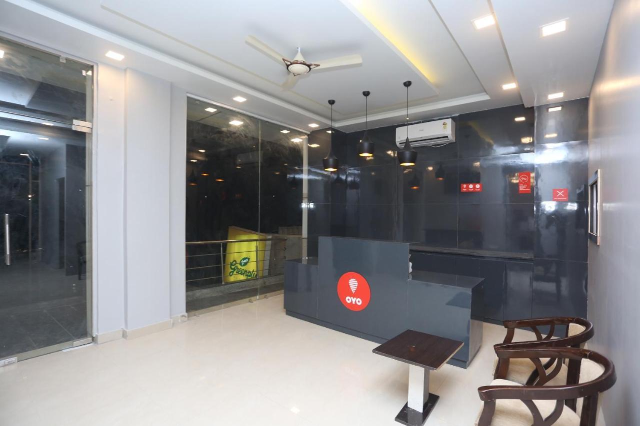 Capital O 12807 Amaira Hotel And Banquets Noida Ngoại thất bức ảnh