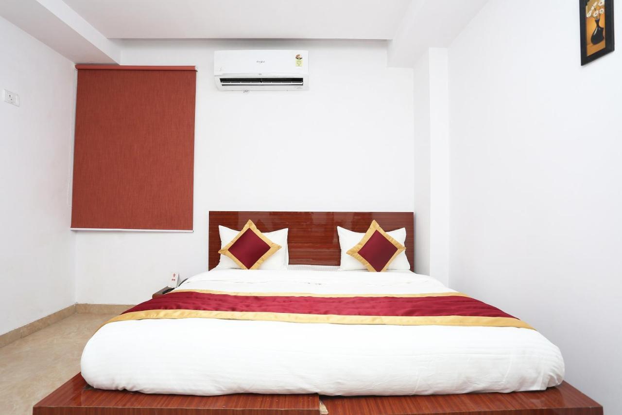 Capital O 12807 Amaira Hotel And Banquets Noida Ngoại thất bức ảnh